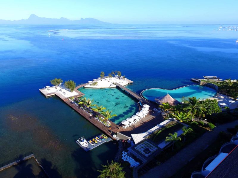 Vue aérienne piscine et lagon - Hôtel Te Moana Tahiti Resort 3*