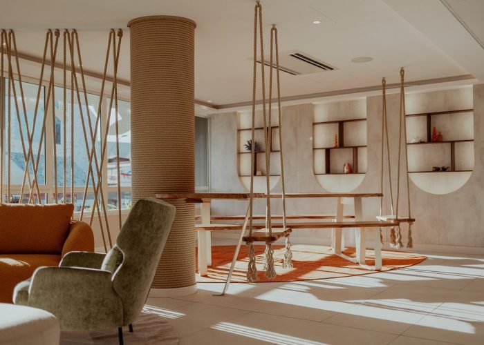 hôtel reva tahiti - salon avec fauteuils balançoire.